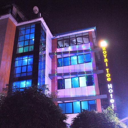 Royal Toe Hotel Rangum Exterior foto