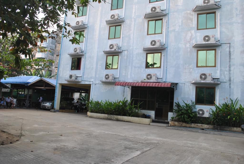Royal Toe Hotel Rangum Exterior foto