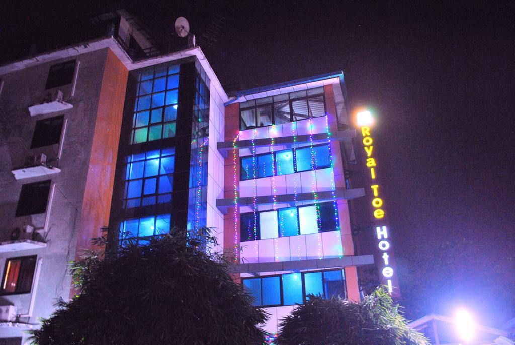 Royal Toe Hotel Rangum Exterior foto
